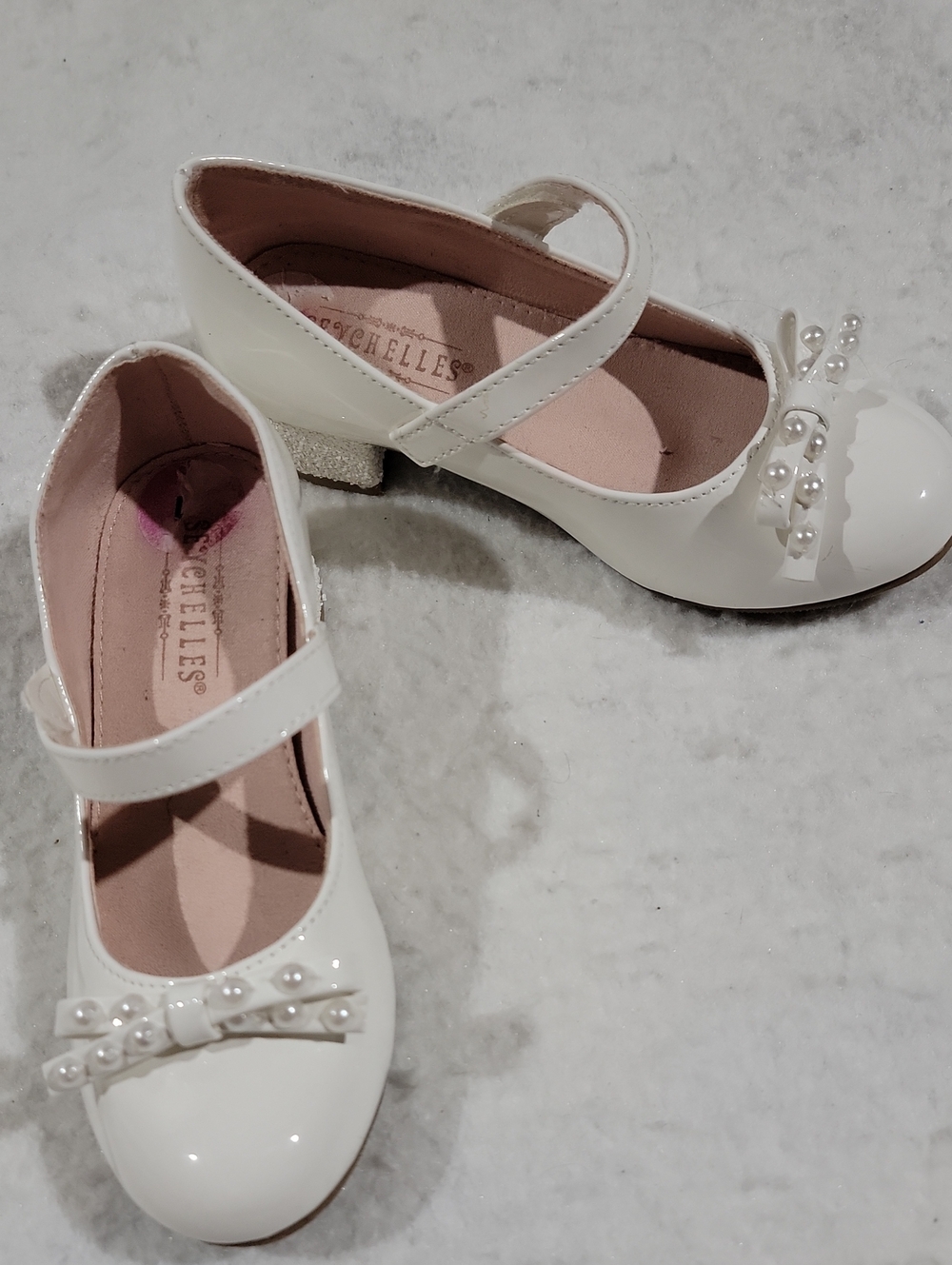 Seychelles Girls White Patent Mary Jane Shoes with Pearl Bow Accent